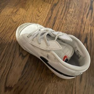 Used toddler nike sneakers size 8!